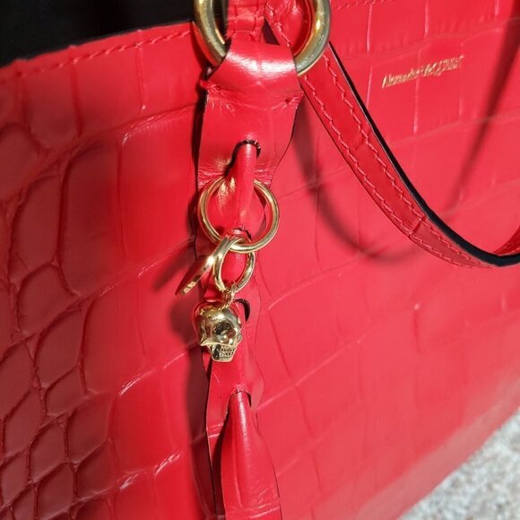 New Authentic Alexander McQueen Croco Tote Bag w/ Gold Skull Charm Red Leather - Picture 11 of 11